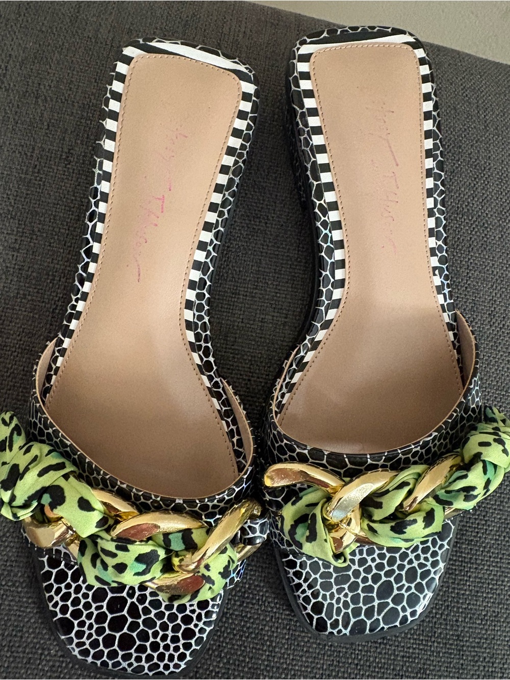 Women’s Betsey Johnson Open Toe Black White and Green Sandal Pre Owned